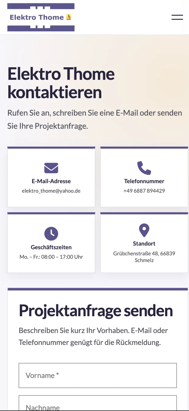 La página de contacto de Elektro Thome en un teléfono, con correo electrónico, teléfono, horario y ubicación sobre un formulario de consulta de proyecto.